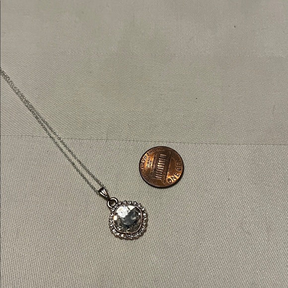 Elegant Silver Pendant Necklace - Picture 3 of 6